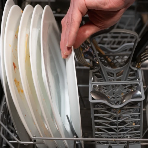 Brudne naczynia w zmywarce